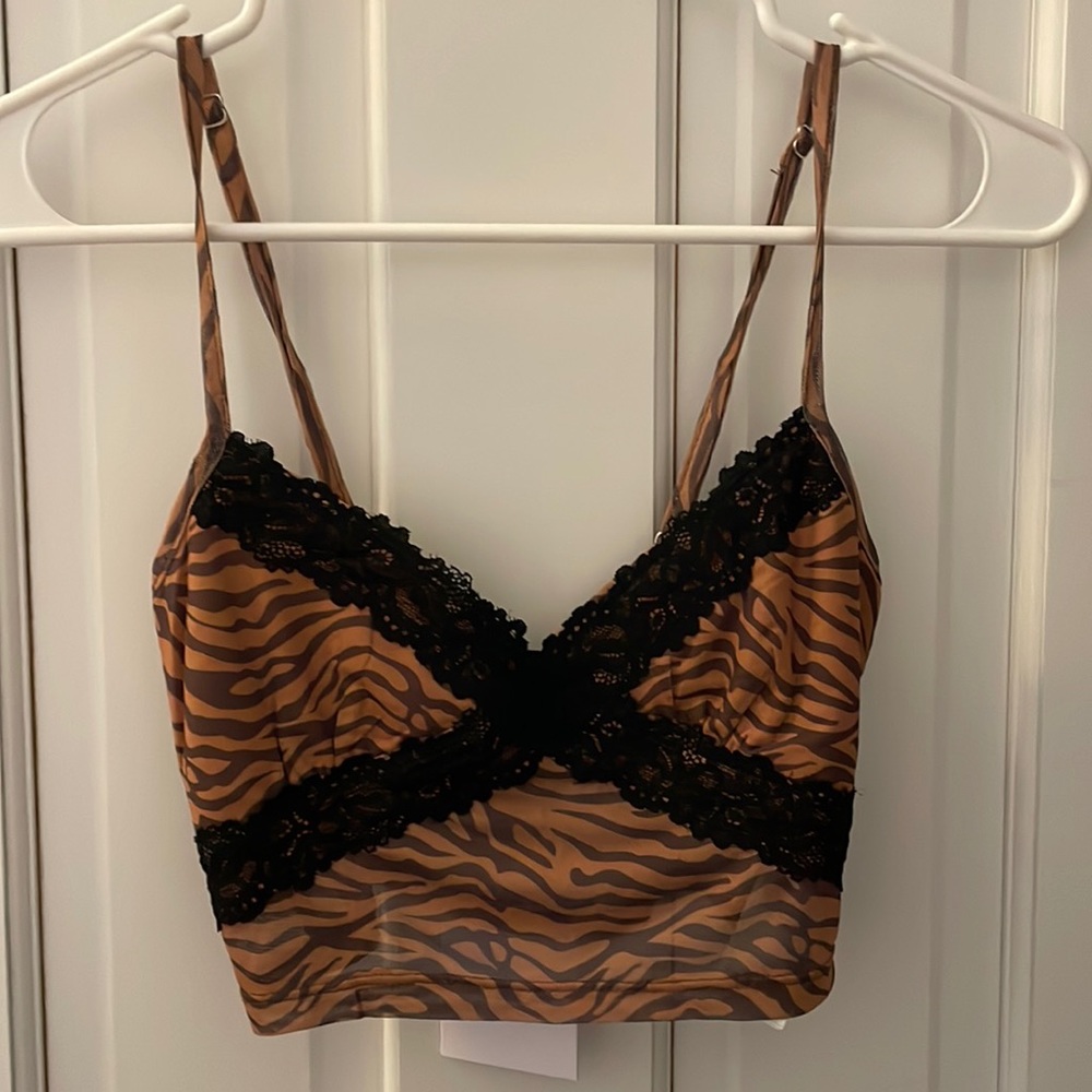 Adika crop top with lace detail